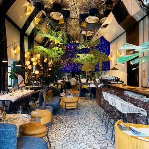 Plafond en pyramide miroir Like Mirror dans le restaurant Daroco 16