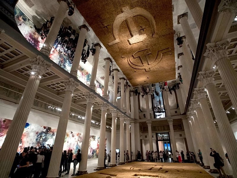 Plafond miroir Like Mirror dans le musée Pouchkine de Moscou