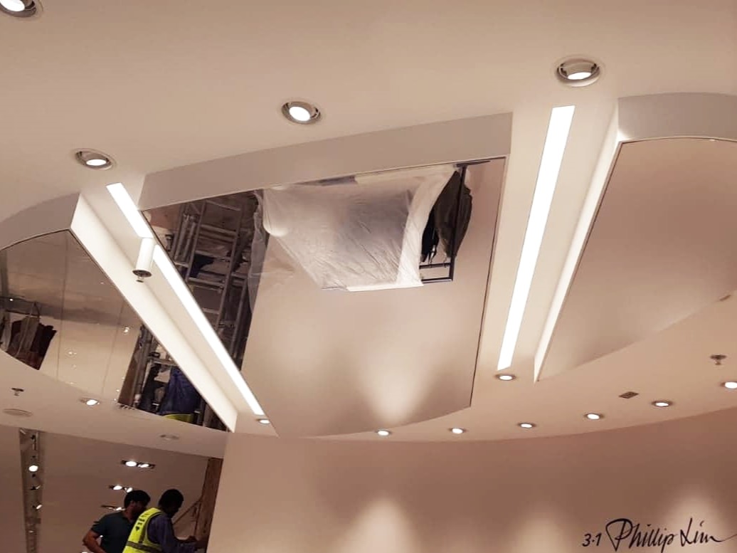 Plafond miroir Like Mirror dans le centre commercial Harvey Nichols à Dubaï